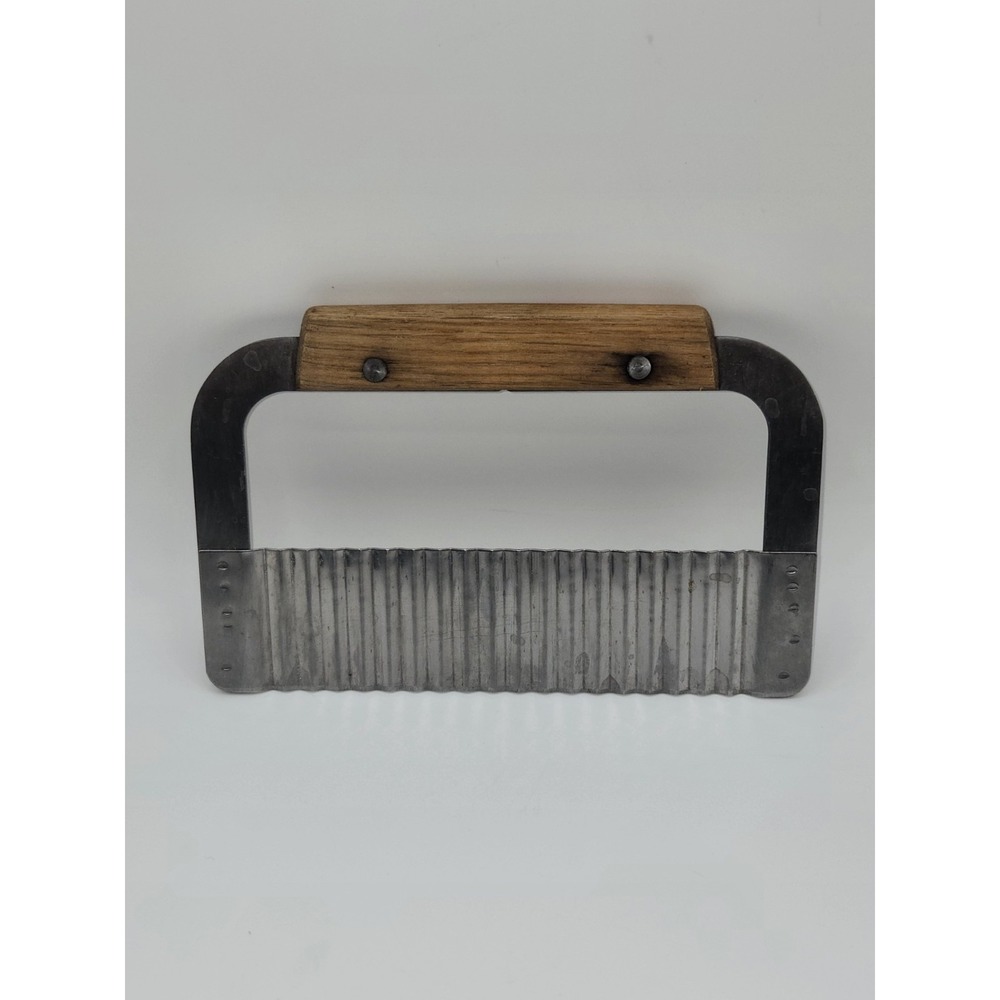 Vintage Soap Cutter‎ Crinkle Blade Wood Handle Wavy Cutter
